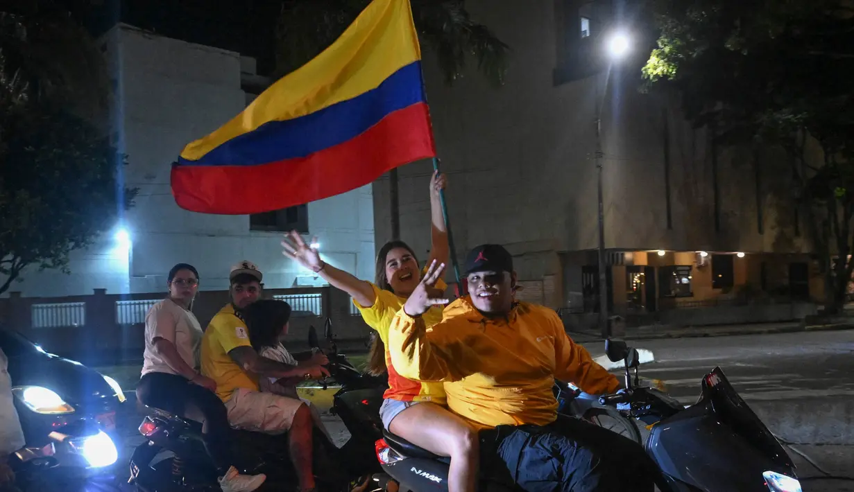 Bermain dengan 10 pemain sejak menit ke-45+1, Kolombia berhasil mempertahankan kemenangan. (JOAQUIN SARMIENTO/AFP)
