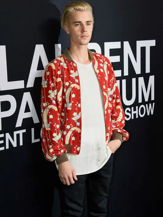 Namun sebagian netizen sempat berkomentar terhadap gaya rambut Zac Efron. Netizen menganggap gaya rambut Zac diduga jiplak gaya rambut Justin Bieber. (AFP/Bintang.com)