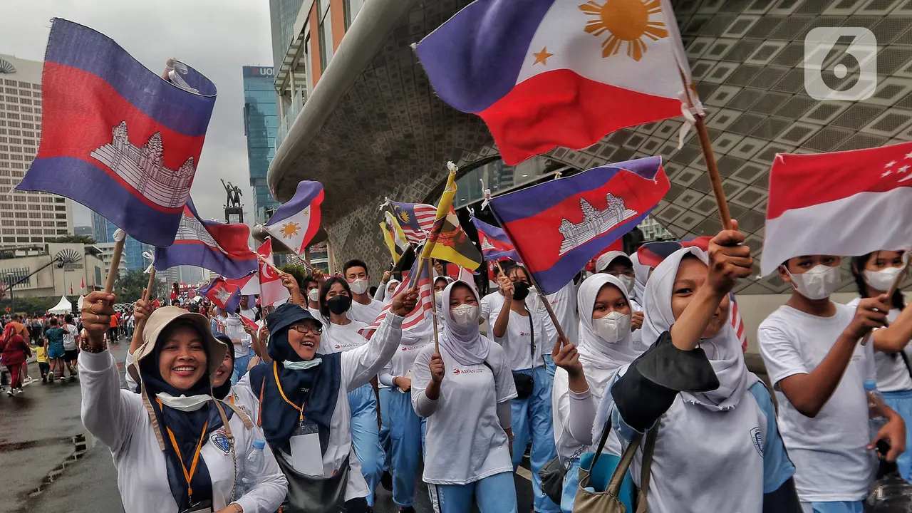 Kemeriahan Parade Kick Off Kekuatan Indonesia ASEAN 2023