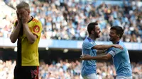 Gelandang Manchester City, Bernardo Silva (tengah), berhasil mencetak hattrick sekaligus membawa timnya menang 8-0 atas Watford pada laga pekan keenam Premier League, di Stadion Etihad, Sabtu (21/9/2019) malam WIB. (AFP/Oli Scarff)