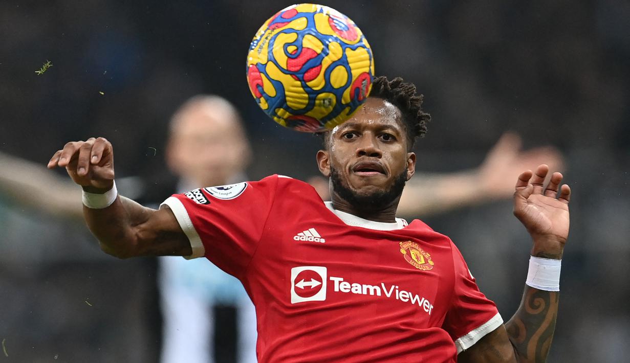 Fred. Gelandang Brasil berusia 29 tahun yang kini menjalani musim ke-5 bersama Manchester United ini didatangkan pada awal musim 2018/2019 dari Shakhtar Donetsk. Ia dilepas klub Ukraina tersebut dengan nilai transfer 59 juta euro atau kini setara Rp870 miliar dan masih terikat kontrak dengan MU hingga Juni 2023. Bersama Setan Merah hingga kini ia telah tampil dalam 160 laga di semua ajang dengan torehan 8 gol dan 13 assist. (AFP/Paul Ellis)