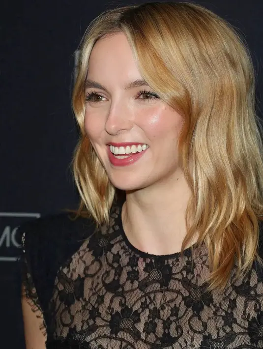 Jodie Comer merupakan sosok yang dekat dengan keluarganya. Bahkan ia masih tinggal bersama kedua orang tuanya di Childwall, daerah pinggiran di Liverpool. (FOTO: instagram.com/jodiemcomer/)