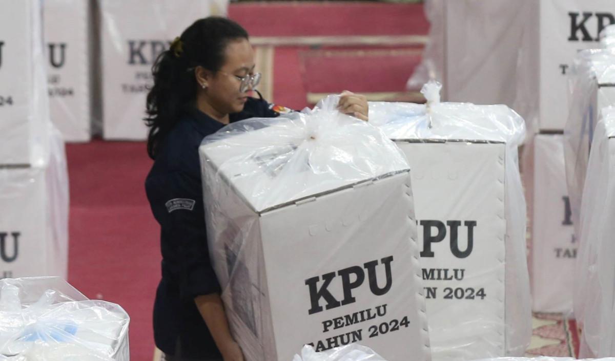 Bahkan, dalam aturan disebutkan, selama masa tenang dilarang melakukan kampanye baik secara langsung maupun tidak langsung.&nbsp;