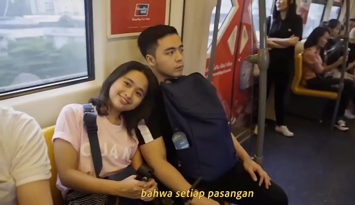 Dalam sebuah wawancaranya dengan media online belum lama ini, Gritte Agatha menyebut momen dilamar tersebut sudah cukup lama. Sekitar 3-4 bulan lalu. Tapi, ia baru membagikan momen tersebut ke media sosialnya. [Instagram/gritteagathaa]