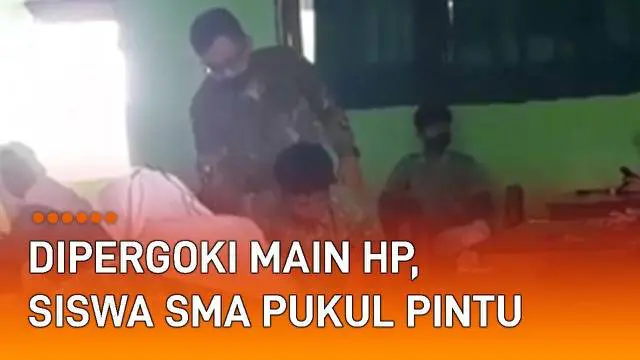 VIDEO: Viral Siswa SMA Pukul Pintu Kelas Usai Dipergoki Guru Main HP