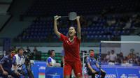 Tunggal putri Indonesia Putri Kusuma Wardani merayakan kemenangan atas pemain Vietnam&nbsp;Vu Thi Trang 21-19, 16-21, dan 21-15 pada semifinal cabang bulu tangkis beregu SEA Games 2021 di&nbsp;Bac Gymnasium, Selasa (17/5). (foto: PBSI)
