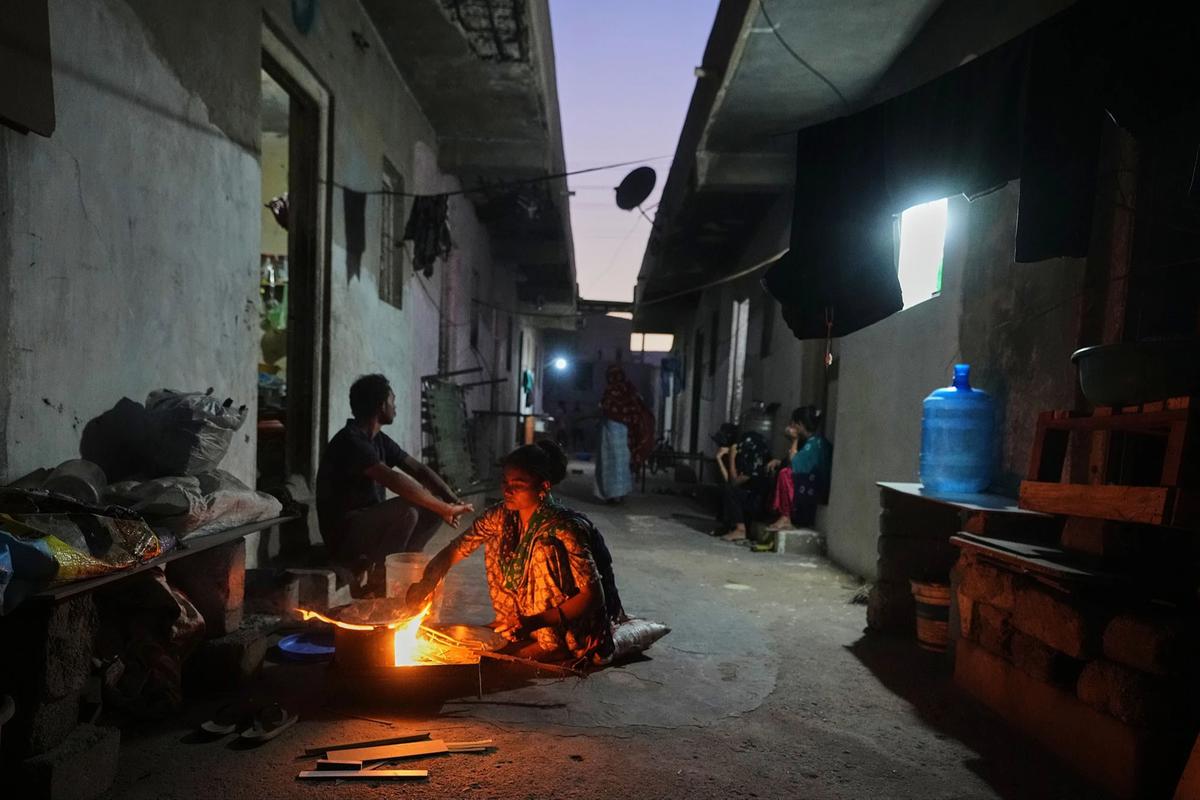 FOTO: Industri Ubin Keramik Terhenti Akibat Krisis Energi