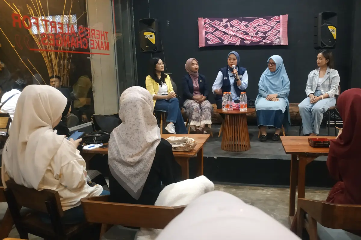 Calon Wakil Bupati Luthfianisa Putri Karlina, dalam Bincang santai ‘Perempuan Memilih pada Pilkada Garut 2024’, Jumat (26/10/2024) malam. (Liputan6.com/Jayadi Supriadin)