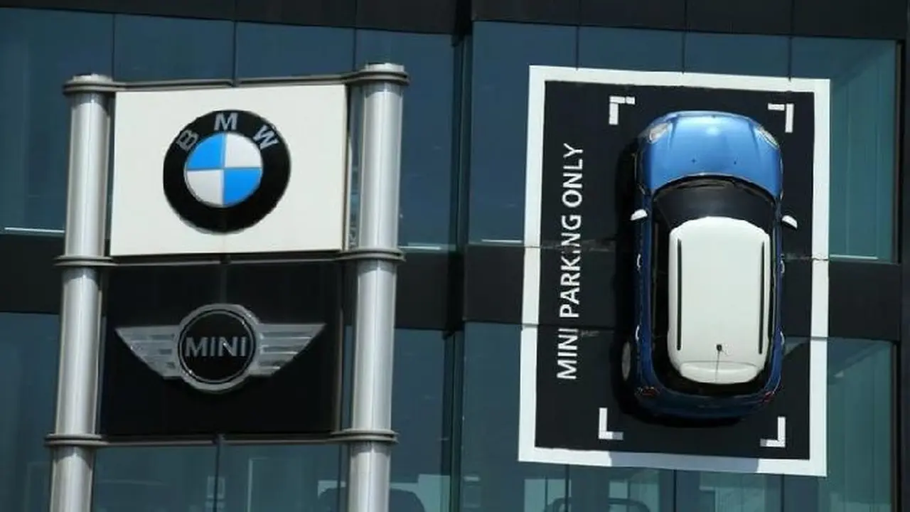 BMW belum putuskan nasib pabrik mobil listrik MINI (Foto: Reuters)