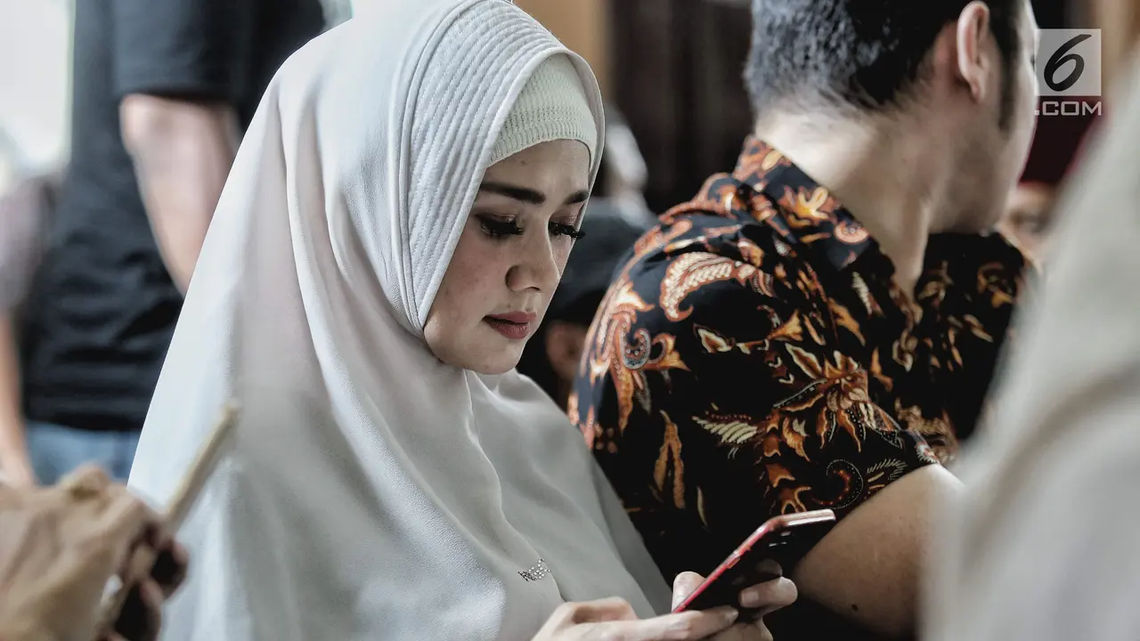 Sidang Ujaran Kebencian, Ahmad Dhani Ditemani Mulan dan El