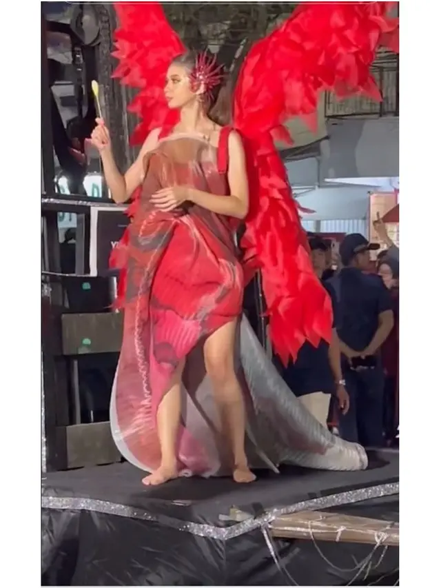 6 Momen Viral Yuki Kato Asyik Makan Telur Gulung di JFC 2023, Curi Perhatian