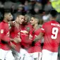 Para pemain Manchester United (MU) merayakan gol bunuh diri pemain Colchester City Ryan Jackson pada perempat final Piala Liga Inggris di Old Trafford, Kamis (19/12/2019) dini hari WIB. (AP Photo/Jon Super)