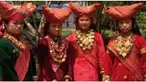 Pada masyarakat ini, wanita memiliki kedudukan yang sangat tinggi dan memiliki pengaruh yang sangat besar dibanding pria.