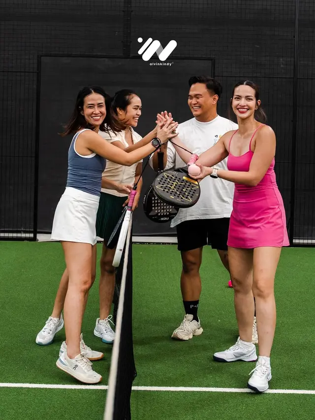 Gaya Nia Ramadhani saat Main Padel (Instagram/@ramadhaniabakrie)