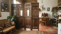 8 Ide Pembatas Ruangan untuk Rumah Kecil, Gunakan Sketsel Berbagai Motif Unik Ini