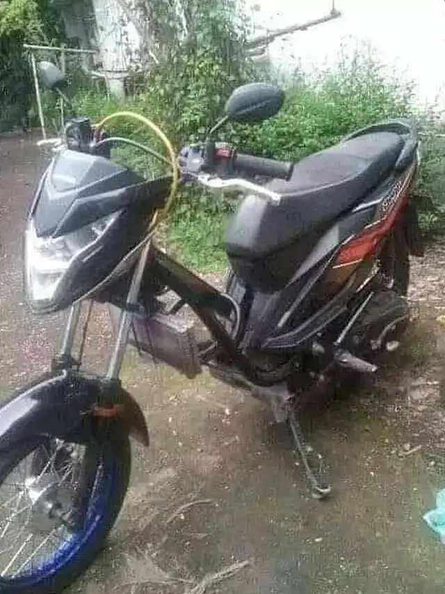 8 Potret Nyeleneh Orang Modifikasi Dua Motor Jadi Satu Ini Unik Banget