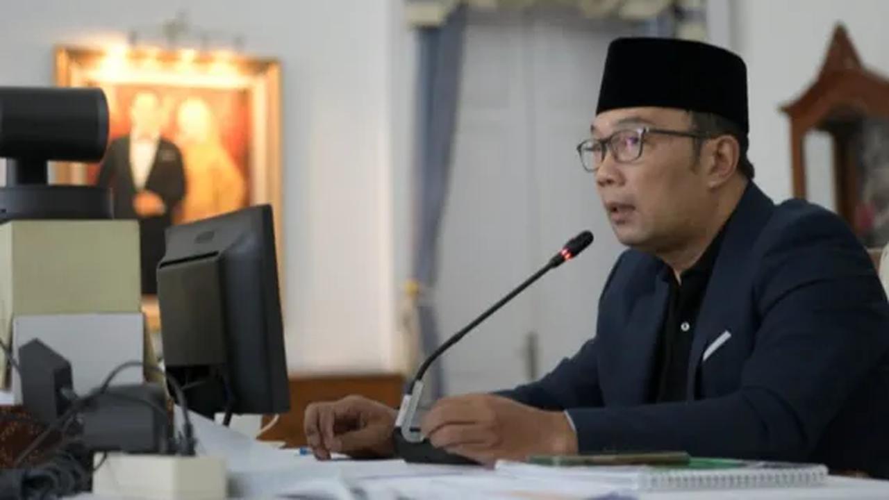 "(Survei berada di urutan teratas) itu mah sama aja, konsisten. Saya apresiasi menunjukan ada konsistensi dari masyarakat," ucap dia, Selasa (22/8).