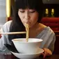Ternyata makan ramen tidak boleh memakai garpu!