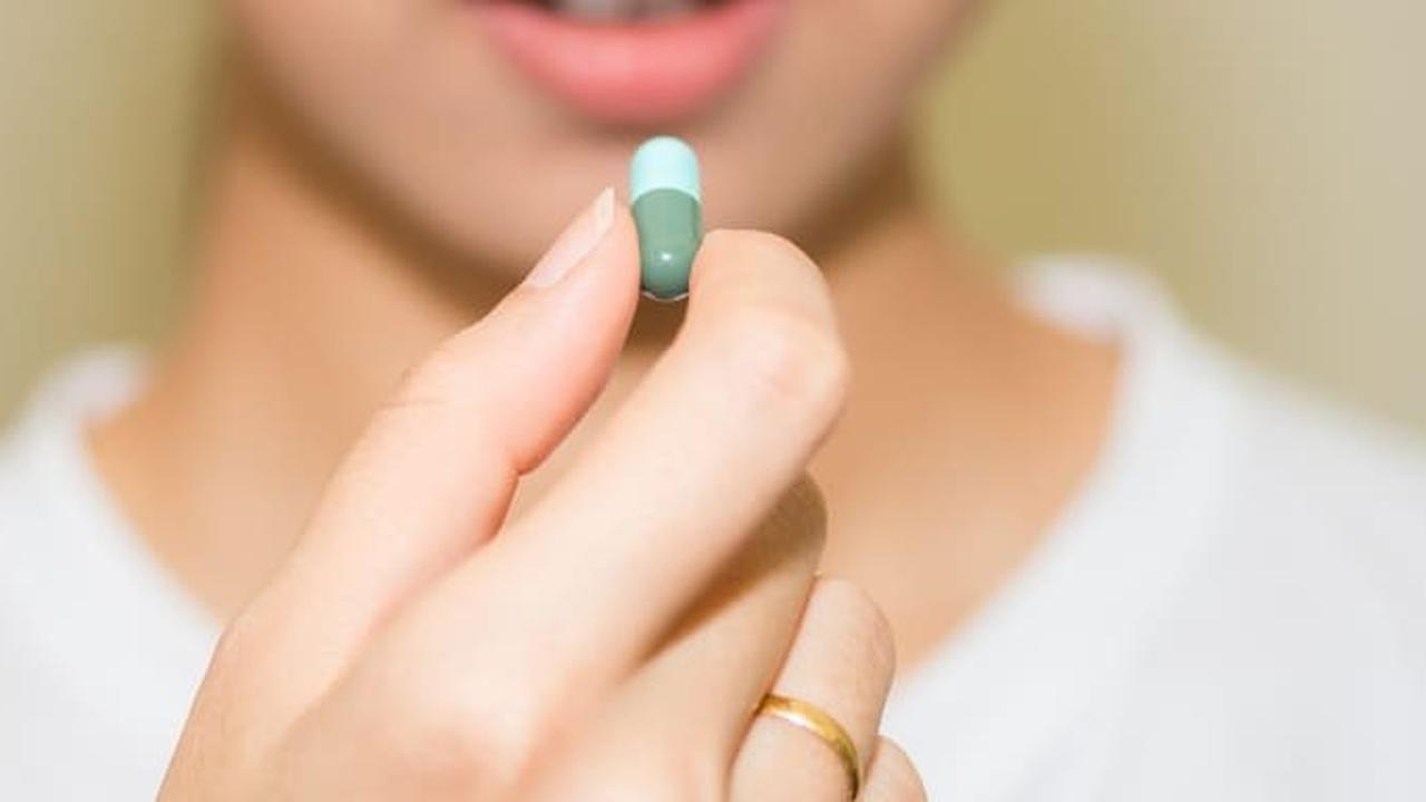 Apakah Mengunyah Obat Bisa Lebih Membuatnya Efektif Dibanding Langsung Menelannya?