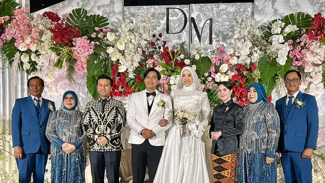 Arumi Bachsin Pakai Kebaya Janggan untuk Hangout, Bukti Kebaya Bukan Cuma Buat Kondangan