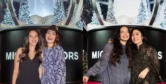 Sederet selebriti Tanah Air sambut Snow Globe ikonik Michael Kors dalam balutan Holiday Glam Look. Luna Maya, Febby Rastanty, hingga Enzy Storia tampilkan outfit liburan yang casual glam. Penasaran seperti apa potretnya [@delladartyan @enzystoria]