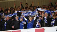 Fans Leicester City sudah kibarkan bendera juara di Stadium of Light (Reuters)