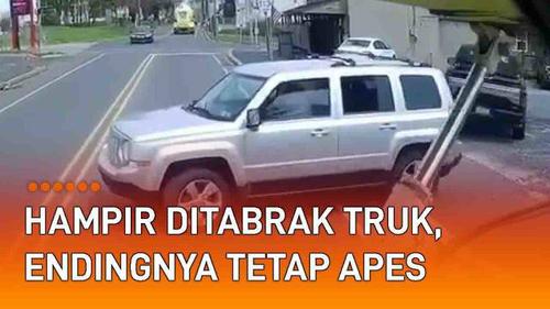 VIDEO: Mobil Hampir Ditabrak Truk, Endingnya Tetap Apes