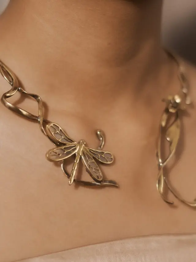 Detail Kalung dan Aksesoris Nadin Amizah Saat Resepsi