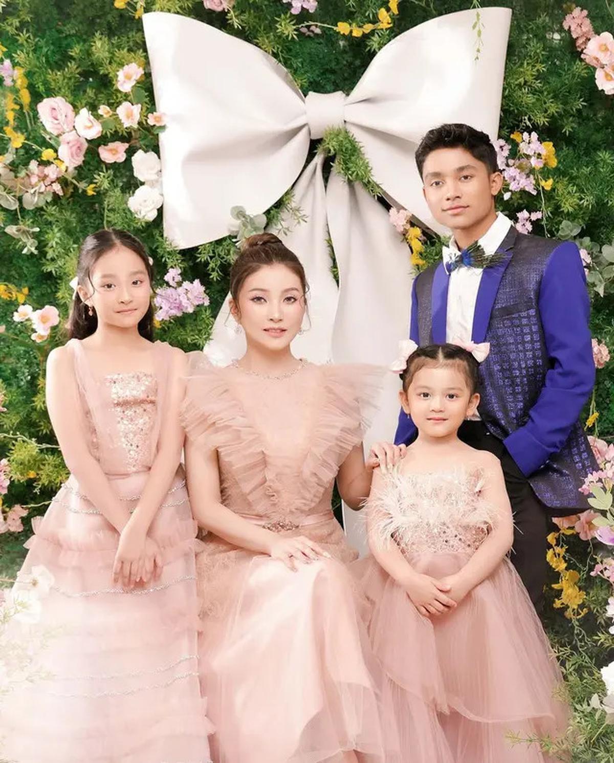 Tanpa Ruben Onsu, Sarwendah Tampil Anggun dengan Gaun Tulle Saat Foto Keluarga Bersama Anak-Anak