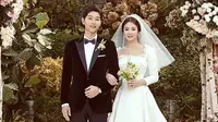 Song Joong Ki  dan Song Hye Kyo kini sudah resmi menjadi sepasang suami-istri. Layaknya pasangan pengantin baru, Song Song Couple ini juga melakukan bulan madu usai melangsungkan pesta pernikahan. (Instagram/kyo1122)