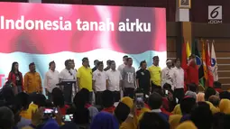 Calon Presiden Nomor Urut 01 Joko Widodo (Jokowi) didampingi Ketua Tim Kampanye Nasional Erick Thohir beserta pimpinan partai koalisi menghadiri silaturahmi dengan calon legislatif partai koalisi di Bandung, Sabtu (10/11). (Liputan6.com/Angga Yuniar)
