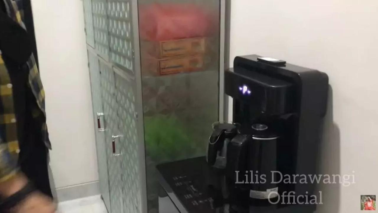 4 Potret Dapur Sederhana Putri D'Academy, Tak Terlalu Luas - Kulkas 'Sultan' yang Isinya Bikin Melongo