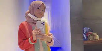Cantik dan manis berhijab, tampilan Aleena putri Olla Ramlan tampil percaya diri dengan hijab. [Foto: Instagram/ AleenaHutapeaaufar]
