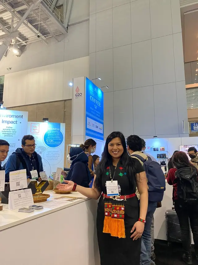 Cintha Putri, CEO Putri Coffee dari Indonesia di pameran kopi spesialti terbesar di Amerika Utara yakni "Specialty Coffee Expo (SCE) 2022". (KJRI San Fransisco)