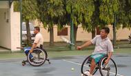 TNI disabilitas berlatih tenis kursi roda di Pusat Rehabilitasi Kementerian Pertahanan (Pusrehab Kemhan). Foto: Pusrehab Kemhan.