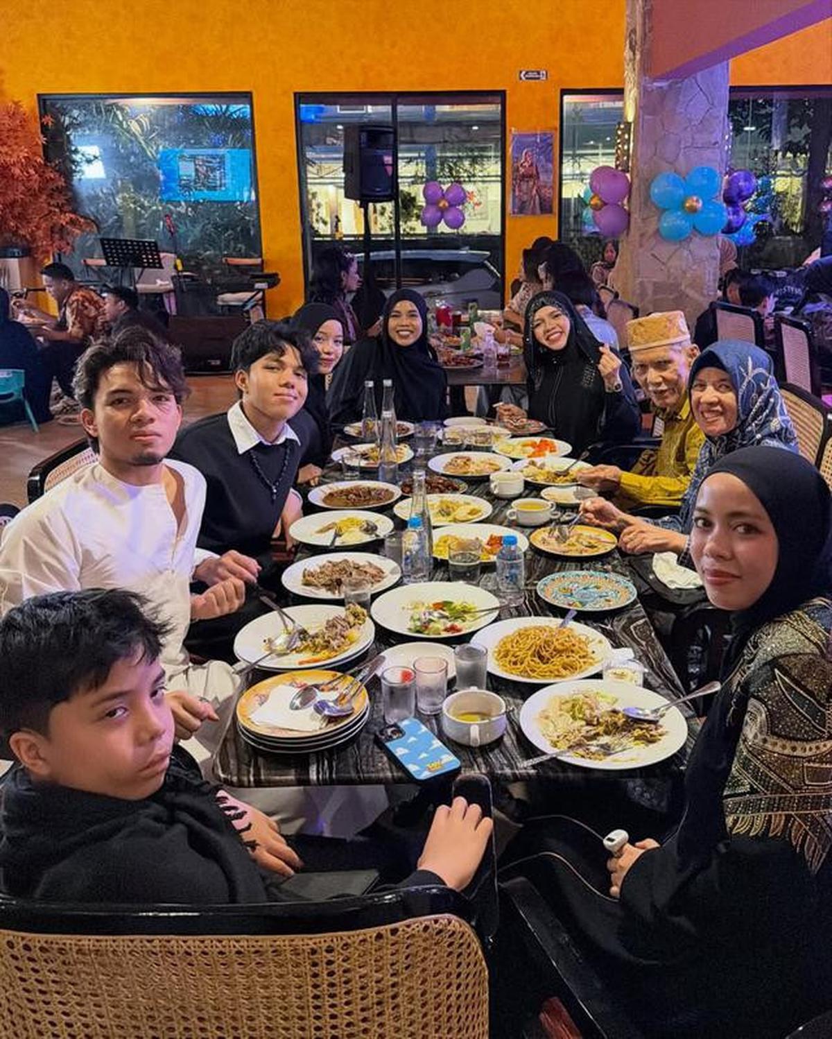 6 Potret Keluarga Besar Ameena di Perayaan Ultah ke-4, Krisdayanti hingga Ashanty