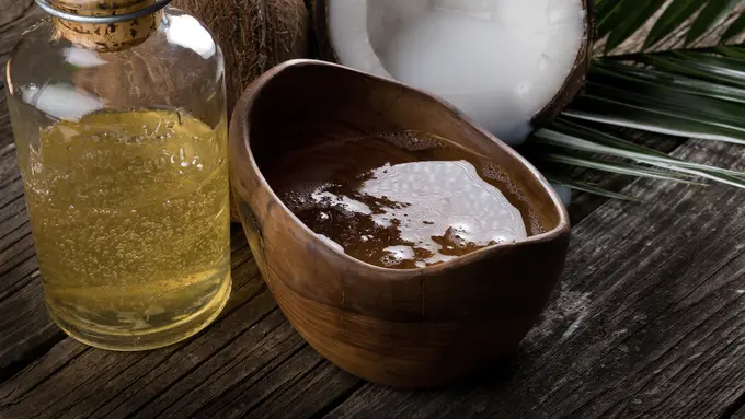 10 Manfaat Minyak Kelapa Bagi Kesehatan dan Kecantikan