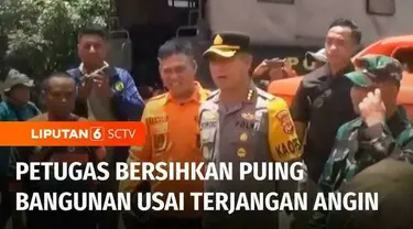 Ratusan petugas gabungan dikerahkan untuk membersihkan puing bangunan, pascaterjangan puting beliung di Rancaekek, Kabupaten Bandung, Jawa Barat. Pendataan juga terus dilakukan, karena wilayah terdampak kian meluas, hingga tiga kecamatan dan ribuan j...