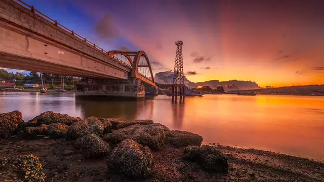Jembatan Kuning Abeli Kendari.(Liputan6.com/Foto Rahmat Ladae Untuk Liputan6.com)