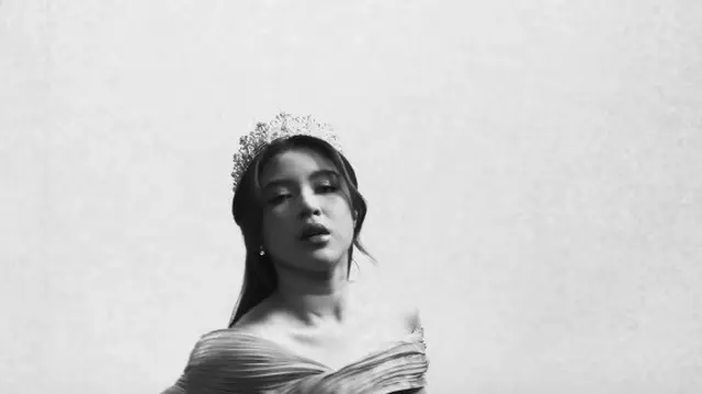 Jadi Sasaran Body Shaming, Ini 8 Pesona Tiara Andini di MV Flip It Up