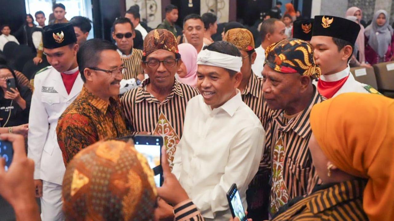 Survei Terbaru LSI Denny JA: Elektabilitas Dedi-Erwan Jauh Tinggalkan 3 Paslon Lainnya