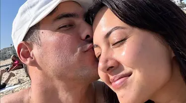 Usai go publik, Aurelie Moeremans dan Tyler tak segan memamerkan kebersamaan yang romantis. Aurelie dan Tyler menciptakan memori bahagia bersama. (Liputan6.com/IG/@drtylerbigenho)