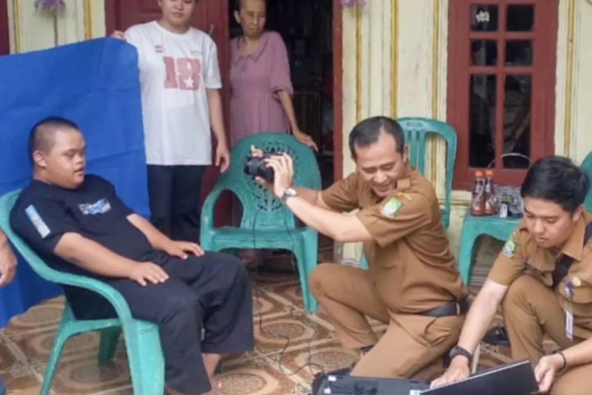 Penyandang Disabilitas Berhak Punya KTP,  Kecamatan Ini Permudah dengan Jemput Bola