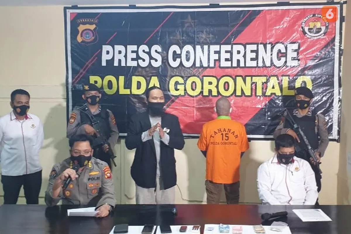 Kabid Humas Polda Gorontalo Kombes Pol Wahyu Tri Cahyono saat melakukan Pres Conference (Arfandi Ibrahim/Liputan6.com)