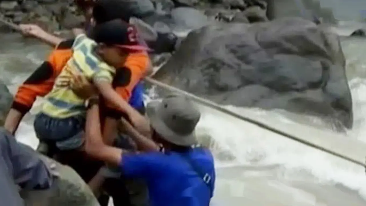 VIDEO: Evakuasi Korban Banjir di Beberapa Daerah