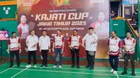 Momen pembukaan Kejuaraan Bulutangkis Kepala Kejaksaan Tinggi (Kajati) Jawa Timur Cup 2025. (Aditya Wany/Bola.com)