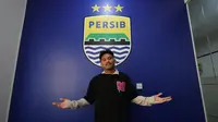 Saddil Ramdani resmi bergabung dengan Persib Bandung, kontrak tiga musim. (Bola.com/Erwin Snaz)