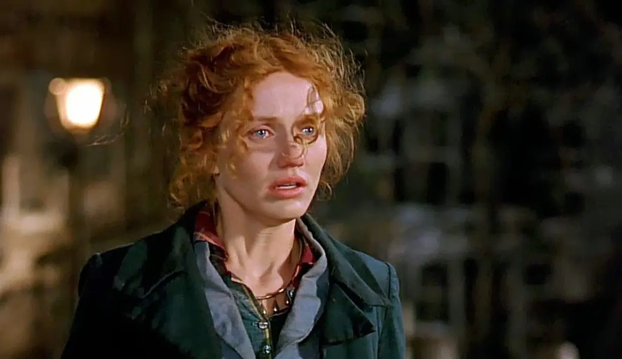 Cameron Diaz pun bisa dibilang gagal dalam membawakan aksen Irlandia dalam film Gangs of New York. (The Film Temple)