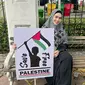 Kartika Putri menjadi salah satu selebritis yang hadir di Aksi Bela Palestina yang digelar di Monas, Jakarta Pusat. [Foto: Instagram/kartikaputriworld]