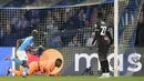 Napoli bisa mencetak gol lewat Osimhen pada masa Injury time. Osimhen berhasil menyundul bola memanfaatkan umpan yang dilepaskan oleh Giacomo Raspadori. (AP Photo/Andrew Medichini)